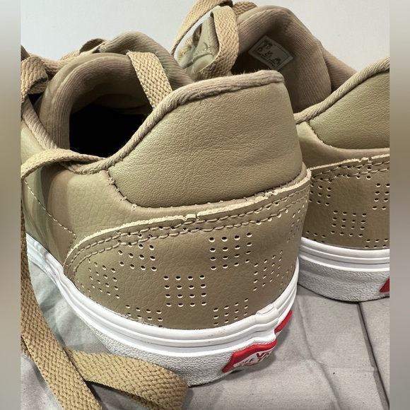 Perforated lace up leather Vans Women’s size 10 1/2 / Men’s size 9. - Picture 9 of 9